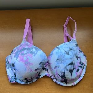 Victoria’s Secret pink lightly lined t shirt bra 34DD